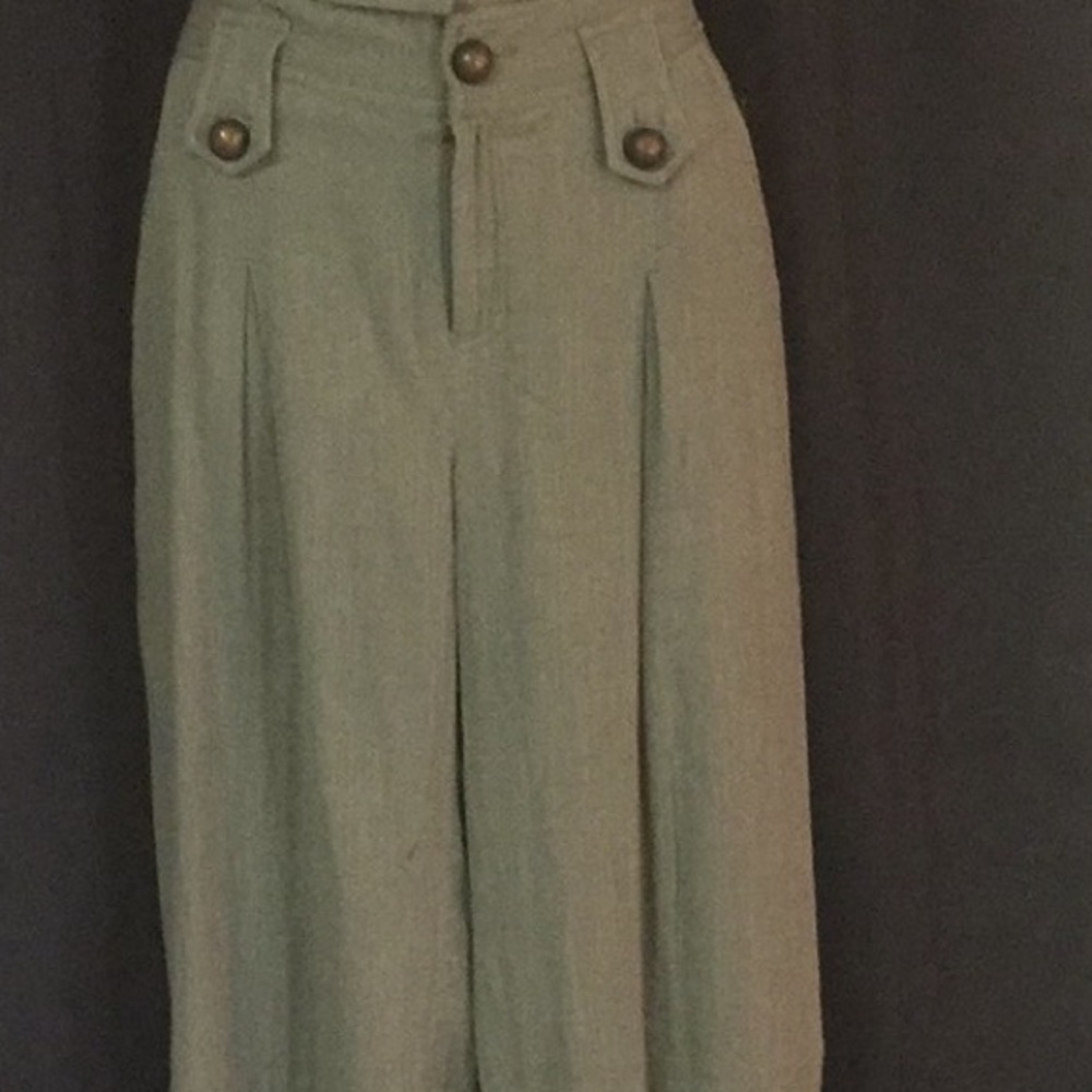 💕Host Pick💕NWT Kaki/olive green genie like ankle pants